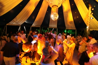 Wedding Planner Hochzeitsplaner Tanzen Spiegelkugel Zirkuszelt